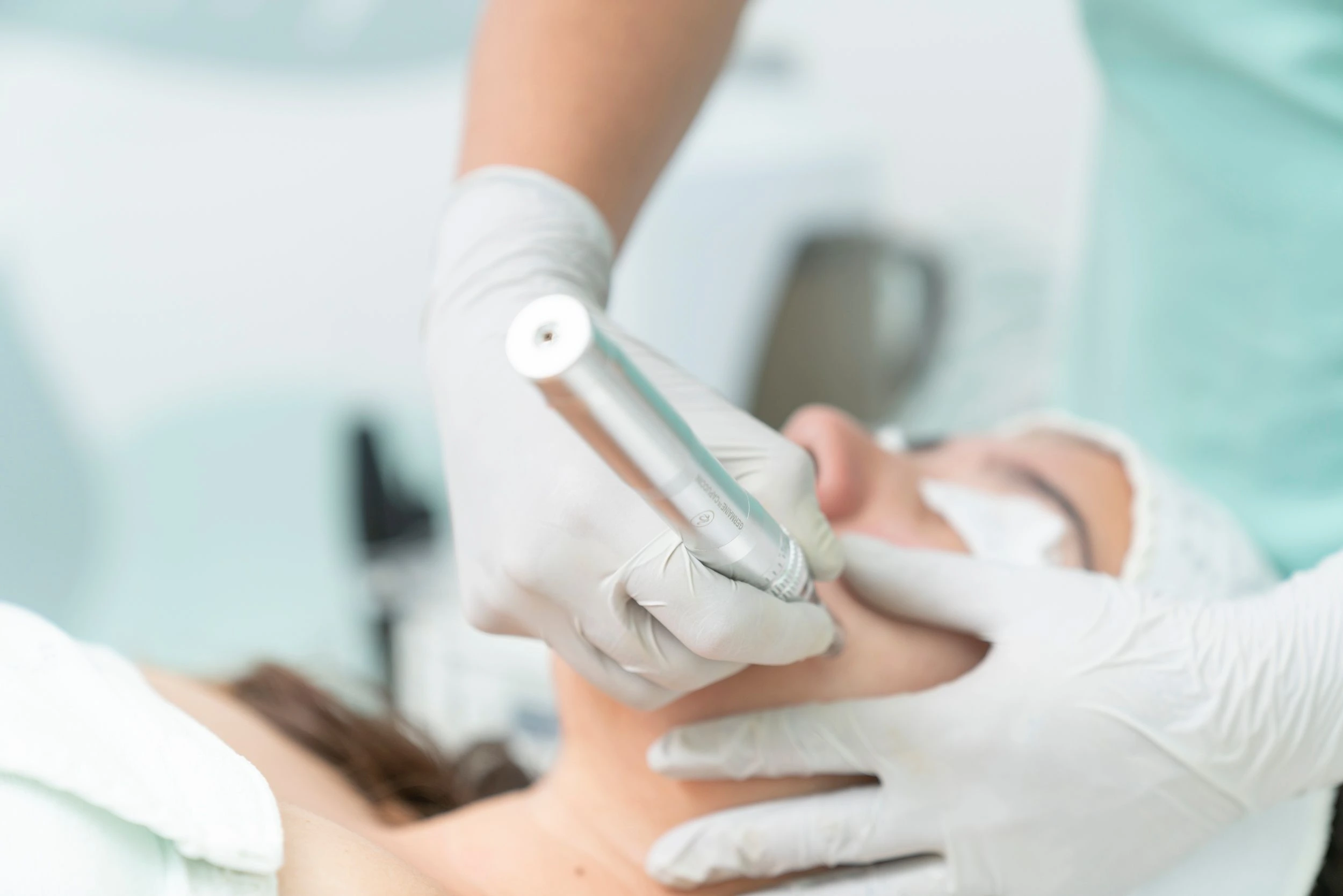 DermaCute skin clinic in Andheri West opposite Infinity Mall Mumbai best skin specialist